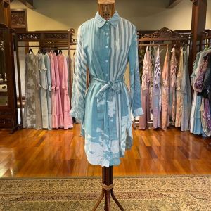 Nahra Tunik by Dian Pelangi LIMITED EDITION Blouse Baju Atasan Kemeja Blus Kerja Kantor Casual Formal Pesta Pernikahan Kondangan Lebaran Wanita Cantik Anggun Modis Modern Simple Elegan Mewah Model Korea Terbaru Motif Batik Abstrak Hand Made Kekinian