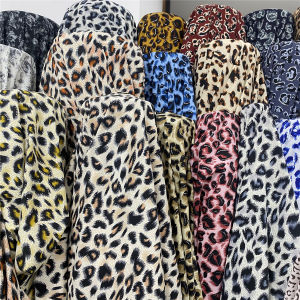 ผ้าลายเสือดาวสีเงินใหม่ ผ้าโปร่ง ผ้าสำหรับทำหมวก ผ้าสำหรับทำเสื้อผ้า ผ้าสำหรับการแสดงบนเวที ผ้าสไตล์ย้อนยุค ผ้าสำหรับทำหมวก