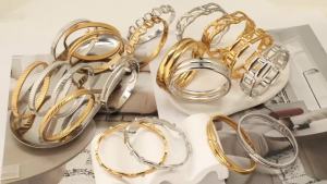 Fashion Hollow Stainless Steel Bracelet PVD 18K Plated Gold Waterproof Non-Fading Wrist Fashion Jewelry Accessory Women