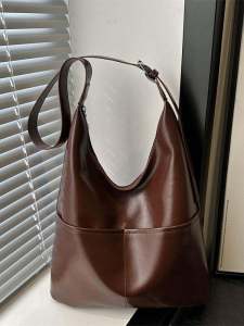 Fashionable Commuter Womens Tote Bag 2024 New Simple Style Underarm Bag Large Capacity Single Shoulder Crossbody Bag