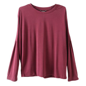 เสื้อยืดคอกลมสีพื้นสีแดง ทรงหลวมสบายๆ สำหรับผู้หญิงในฤดูใบไม้ร่วง คอลเลกชั่นฤดูใบไม้ร่วง MK แฟชั่นสำหรับสาวๆ