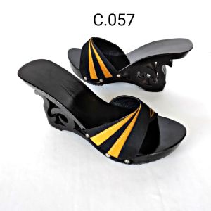 Sandal Kayu Hak Bolong Kriting 8cm Selom Merah