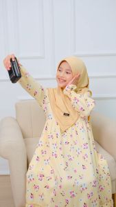 Alana Gamis Anak Perempuan Set Kerudung Bahan Shakila & Jersey - Baju Muslim