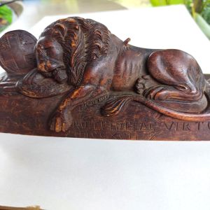 ไม้แกะสลัก สิงโตแห่งเมืองLucerne สวิตเซอร์แลนด์ ฝีมือแกะสลักขั้นเทพ เหมาะจะเป็น ของสะสม ของประดับห้องรับแขก ห้องทำงาน สภาพดีมาก