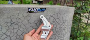 Breket Pangkon Dudukan Kaliper Nissin Monoblok Cnc Pnp Shock Skok Ninja shogun sp 125 ninja rr r ss Breket Braket Brecket Dudukan 4p 4 Piston Brembo Nissin disk 300 mm lebar piringan 300mm dudukan pangkon pankon breket brecket bracket caliper nisin mono