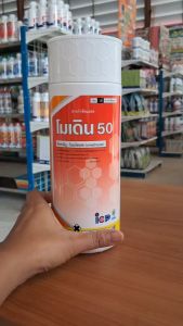 โมเดิน 50 (โอเมโทเอต) มีคุณสมบัติเป็นสารชนิดแบบดูดซึม มีกลิ่นเหม็น ใช้ป้องกันกำจัด เพลี้ยจักจั่น เพลี้ยแป้ง เพลี้ยไฟ เพลี้ยกระโดด หนอนแมลงวัน หนอนชอนใบ