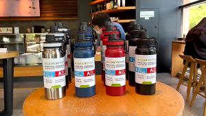 600 มล./800 มล./1000 มล./ขวดเครื่องดื่มกีฬาขวดแก้วน้ำบรรจุขวดที่มีความจุขนาดใหญ่และทนทานพกพาได้ขวดน้ำสแตนเลสหุ้มฉนวนความร้อนสำหรับออกกำลังกาย