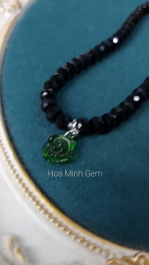 Chuỗi đeo cổ choker đá Mã Não đen cắt giác oval size 7.5 li phối mặt hoa hồng xanh độc đáo thời thượng | Hoa Minh Gem