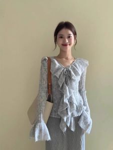 เสื้อผ้าถักเอวสูงชายระบายมีออร่าสไตล์อ่อนโยนชุดกระโปรงคาร์ดิแกนเสื้อไหมพรมแฟชั่นแบบสั้นสำหรับคนตัวเล็กในฤดูใบไม้ร่วงของผู้หญิง