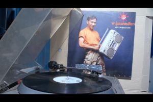 FLASH SALE 1 แผ่นเสียง 12นิ้ว V05 กฤษณ์ หนุ่มแดดเดียว แผ่นVG+ริ้วรอยบาง เสียงรบกวนนิดหน่อยไม่มีรอยลึก แผ่นล้างทำความสะอาดแล้ว ปกVG+มีตำหนิขอบนิดหน่อย ขอบไม่ขาด สันไม่ทะลุ