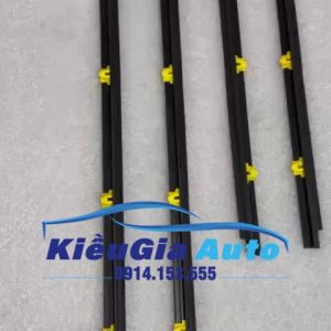 Nẹp chân kính trong Kia Pride CD5