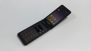 สินค้าจุด Samsung Galaxy Folder2 G160N 4G network Quad Core 2GB RAM 16GB/32GB ROM 8MP Camera LTE Flip Mobile Phone