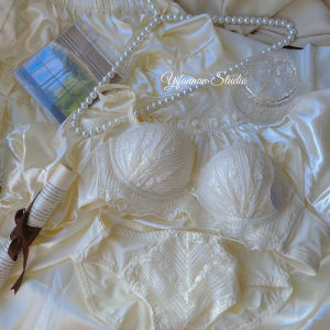 French Sweet Lace Strapless Intimates Small Chest Push up Wireless Bra Young Adult Half Cup Bra Bra Set