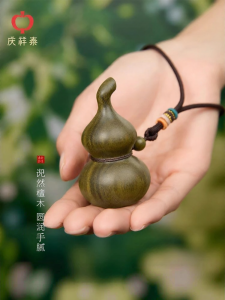 QINGXIANGTAI | Relaxing Green Sandalwood Gourd Fidget Toy