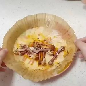 SUPERMARKET IMPORT EKSPORT Kertas Air Frayer Air Fryer Paper 50 Pcs Anti Lengket 16cm Kertas Alas Airfryer Baking Paper Tahan Minyak Sekali Pakai  Baking Paper