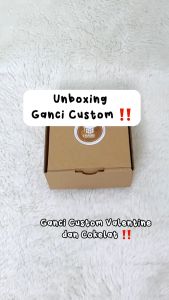 Mini Gift Box Cokelat Couple Keychain