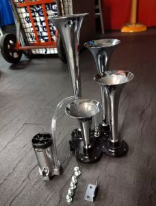 แตรลมไฟฟ้า 1 ชุด มี4ปาก ใช้ไฟทั้ง 12v24v ใช้ถังลม เสียงดังมากๆ