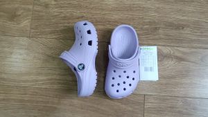 Sục nhựa cho bé dép sục CROSS classic trẻ em nhựa đúc nguyên khối có quai hậu êm bền tặng jibbizt siêu cute.