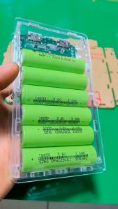 Box sạc mica dùng 6 cell pin 18650 tặng mạch chính hãng HOCO J32 ( không bao gồm pin)