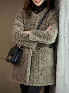 เสื้อแจ็คเก็ตขนสัตว์คอโปโลทรงตรงแขนยาวปกติฤดูใบไม้ร่วง 2024 เสื้อคลุมกันหนาวแบบสวมหัวสีพื้น ปกติ