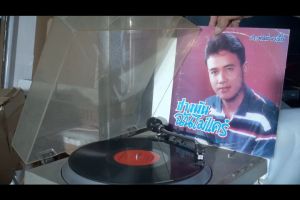 5 แผ่นเสียง 12 นิ้ว A66 ประพันธ์ ขวัญใจ แผ่น VG+ ริ้วรอยบาง เสียงรีบกวนน้อย เสียงที่ไม่มีรอยลึก แผ่นทำเสียงและล้างทำความสะอาด ปก VG+ มีขนาดตำหนิกและนี้หน่อย ปริมาณ 1 แผ่น