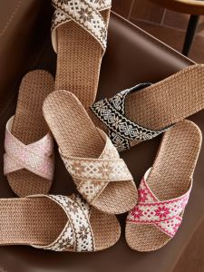 รองเท้าแตะพื้นแบนแบบสวมสบายสำหรับฤดูร้อน สไตล์ญี่ปุ่น รองเท้าแตะผ้าลินิน ระบายอากาศได้ดี รองเท้าแตะแบบสวมสำหรับทั้งชายและหญิง