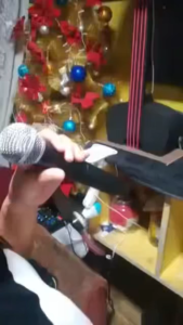 Buy 1 Get 1 Sale wireless Micrphone original rechargeable na mikropono 5V charging libreng rechargeable na baterya Plug and Play 6.5MM 50M na distansya ng pagtanggap 700mhz kagamitan sa pag-awit sa bahay