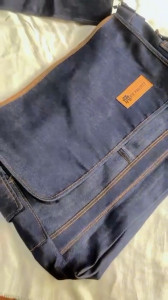 TAS SELEMPANG BAHAN JEANS FREE KAOS KAKI