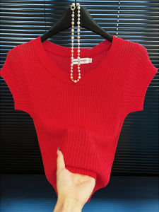 เสื้อยืดคอกลมแขนสั้นทรงสลิมฟิตสำหรับผู้หญิงในช่วงต้นฤดูใบไม้ร่วง เสื้อถัก INS สีแดง แฟชั่นฤดูใบไม้ร่วง เสื้อผ้ากันแดดสำหรับผู้หญิง