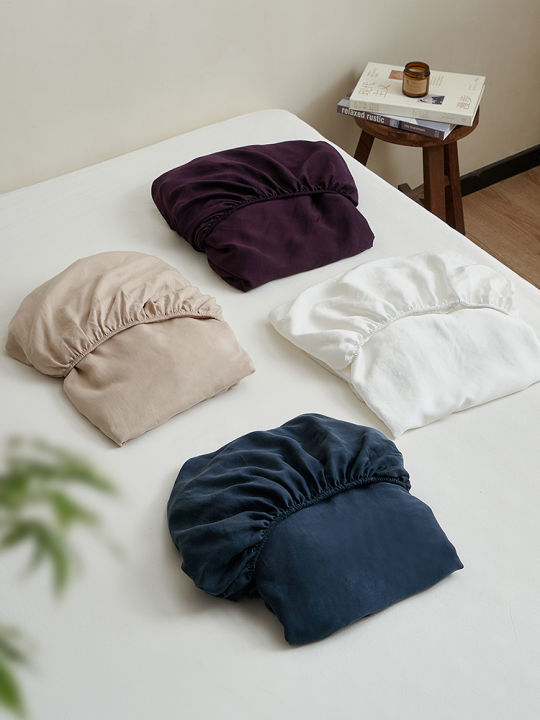 Cooling%20Sensation%20Silk%20Bedding%20Three-Piece%20Set%20Lenzing%20Tencel%20Fabric%20Dustproof%20Mattress%20Protector%20Cover%20Simple%20Modern%20Style%20-%20Image%203