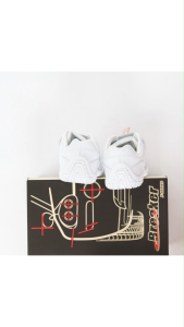 [ฟรีถุงเท้าข้อสั้น]รองเท้าผ้าใบ ของแท้ 100% รองเท้านักเรียนพละ Breaker F-12 (แบบติดเทป 2 แถบ)