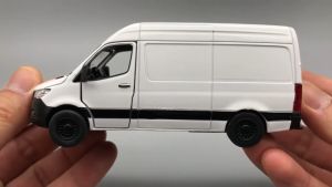 Diecast Mobil Mainan Miniatur Mercedes Benz Sprinter Miniature Die Cast Model 1:48 Souvenir Kado Pajangan