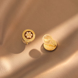 Retro Pearl Flower Stud Earrings: A Daily Commuter's Fashion Jewelry