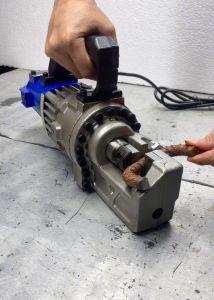 Máy cắt sắt thủy lực cầm tay RC-20 PapaTools Cắt thép cây trong xây dựng máy cắt sắt gân RC-20