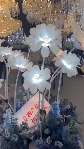 Đèn dẫn lối hoa đồng tiền trang trí đám cưới dẫn lối decor cửa hàng studio khách sạn