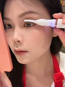 Electric Heated Eyelash Curler USB Charging Convenient Adjustable Eyelash Curler Conveniently Portable Makeup Electric Eyelash Curler Usb Charging Styling Eyelash Tool Womens Beauty Tool (Free Eyebrow Brush And Typec Charging Cable)