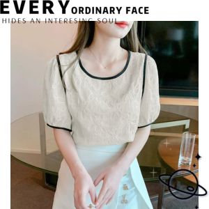 QJshop แนะนำ เสื้อแฟชั่นเกาหลี เสื้อแฟชั่นสวยๆ ดีเทล เนื้อผ้า ลายดอกไม้ดอกใจสวยงามมาก มาเก็บด้วย การขายดี มีคุณภาพและราคาถูกต้อง