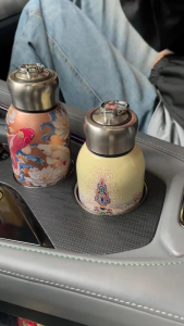 ถ้วยฉนวนกันความร้อน กระติกน้ําเก็บความร้อนขนาดเล็กพกพา สแตนเลสน่ารัก แก้วน้ำสูญญากาศ ความจุ 300 มล. มีหลายสีให้เลือก