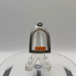 No.(1011) ตลับพระ กรอบพระสแตนเลสลายไทย พิมพ์ซุ้มกอเล็ก หรือพิมพ์ใกล้เคียง ขนาดวงใน 2.2*2.9 ซม. ขนาดใส่สวย 1.9*2.6 ซม. หรือขนาดพระที่ใกล้เคียง