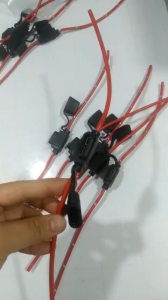 Chân cắm cầu chì vòng có nắp đậy hàng xịn. Chân cắm cầu chì dùng cho ô tô xe tải..(1 chiếc)