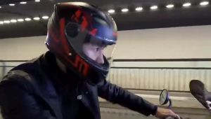 ์New 2024 หมวกกันน็อคมอเตอร์ไซค์ ออกแบบกระจกหนากันแสง motorcycle helmet หมวกกันน็อคเต็มใบ กันกระแทก กันแสงสะท้อน มี7ลายให้เลือก