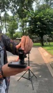 [ Mua 1 tặng 1 món quà ] Kẹp điện thoại đa năng kẹp vào thân giá đỡ 3 chân hoặc kẹp bàn ghế cửa kính hỗ trợ livestream chụp ảnh