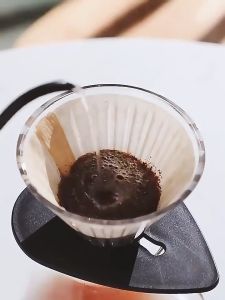 100Pcs Cone Coffee Filter Paper 1-4 Cup Disposable Natural Paper for Pour Over and Drip Coffee Maker V-Shaped Wood Pulp Filter Paper