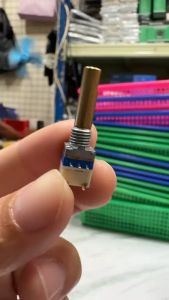 Potensio On Off 5 Pin: Aksesoris Pengendali dan Suku Cadang Elektronik
