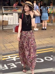 VKSOD | Romantic Black Bohemian Summer Beach Vacation Style Slim Fit Top And Skirt Set With Floral Print For Women Aged 25 To 35