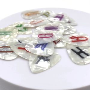 ปิ๊กกีตาร์ Celluloid (เซลลูลอยด์) ปิ๊กกีต้าร์ สกรีนลาย 2 ด้านลายตัวอักษร A ถึง Z