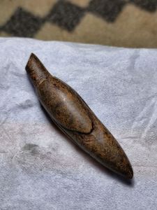 Hadiah patung batu kantil coklat ori