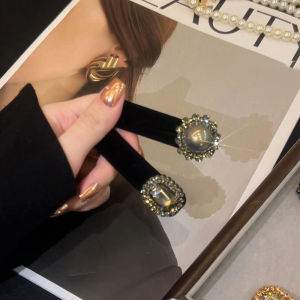 เข็มขัดผมสไตล์ย้อนยุคหรูหราสำหรับฤดูใบไม้ร่วง/ฤดูหนาวปี 2024 สำหรับผู้หญิง เครื่องประดับผมสไตล์ Yadan แบบหน้าม้า คลิปผมข้าง