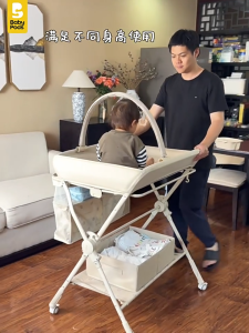 Bàn thay tã quần áo đa năng di động xếp gọn tùy chỉnh độ cao hiệu Babypods (tặng đồ chơi treo)
