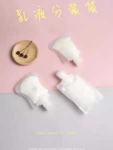 ซองแบ่งครีม แบ่งของเหลว รีฟิลได้ ฝาเปิด-ปิด ตั้งได้ มีหลายขนาด แพค 5 ชิ้น